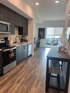 The sunset loft apartment FREE parking