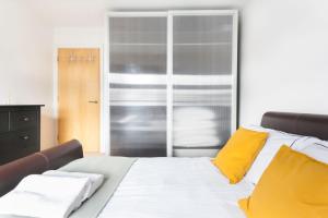 Spacious 2 Bedroom Apartment In Central Near tube