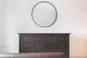 Spacious 2 Bedroom Apartment In Central Near tube