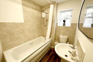 Newham House by Blue Skies Stays