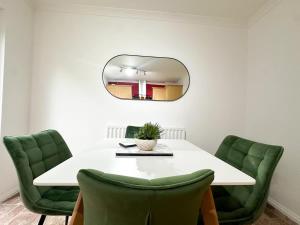 Hatherly Place by Blue Skies Stays