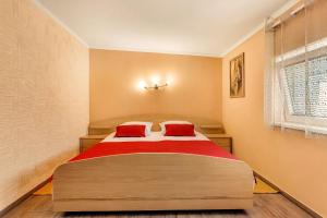 Holiday Homes I&G by the river next to Olimje 
