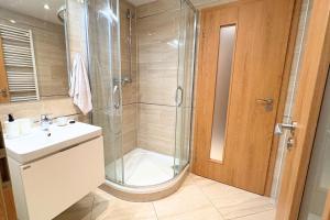 Modern Studio with Spacious Terrace Prague Anděl