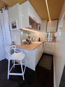 Le Cézembre, au pied de la plage