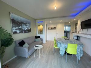 Appartements Colorino - T4 Lumineux Cosy, Parking Gratuit, Commerces : photos des chambres