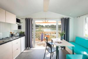 Campings Camping 3 etoiles - Piscine - eebeae : photos des chambres