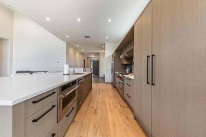 Village Walk 7470 by East West Hospitality