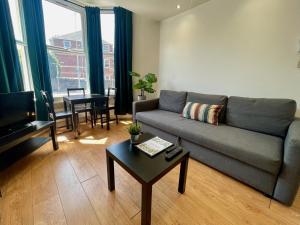 Relax in a modern Cardiff home by the City Centre & Bute Park