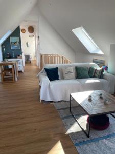 B&B / Chambres d'hotes Ty Glazu Doelan espace 60m2, Port& criques a pied, 2 chambres privees au 1er etage, SDB, WC separe : photos des chambres