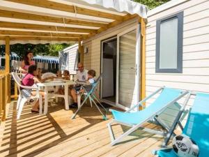 Campings Camping 4 etoiles - Piscine - efceih : photos des chambres