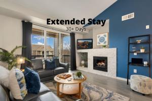 Timberline Retreat - King Bed, Fireplace & Pool! - 4hvězdičkové hotely ve městě Fort Collins