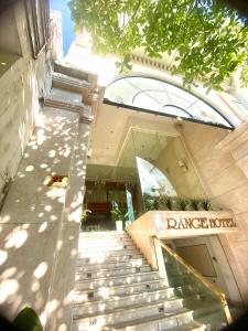 RANGE Hotel & Apartment - Rooftop restaurant with panoramic city view, CENTER, near DRAGON Bridge, Always friendly welcome 24h