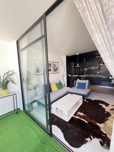 Stay IN STUDIO M