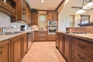 CR Luxury Montebello 3F 3 Bdrm