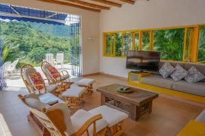 TopSpot Super Ubicado En Entrepuentes Apulo E12