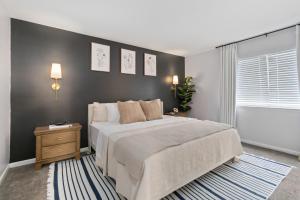 Comfy 2BR Condo near Uptown & NoDa Free Parking