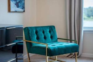 5 Bedrooms townhouse W Pool