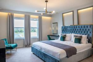 5 Bedrooms townhouse W Pool