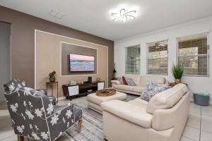 5BR Family Home with Private Pool Solterra Resort
