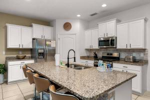 5BR Family Home with Private Pool Solterra Resort