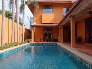 Jomtien 4BR golden villa