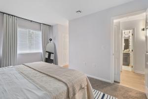 Comfy 2BR Condo near Uptown & NoDa Free Parking
