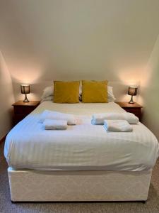 Acorn Lodge for Six with Hot Tub - Devon