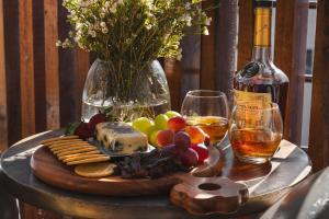 Cozy Nest on White Soil!