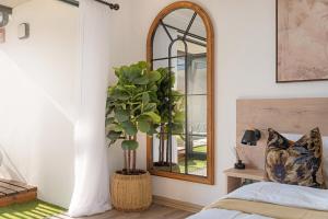 Cozy Nest on White Soil!