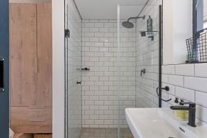 Cozy Nest on White Soil!