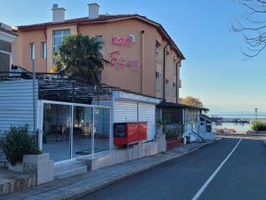 КООП Бриз - 1hvězdičkové hotely ve městě Černomorec