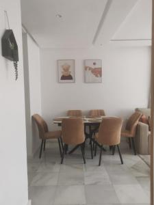 Face à la cité sportive