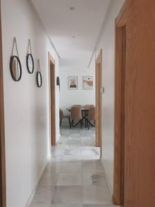 Face à la cité sportive