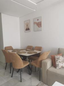 Face à la cité sportive