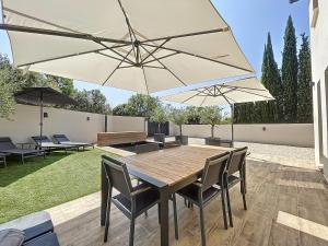 Maisons de vacances Chez NELL gite, piscine chauffee au pied du Ventoux : photos des chambres