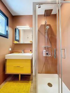 Maisons de vacances Chez NELL gite, piscine chauffee au pied du Ventoux : photos des chambres