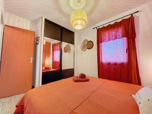 Maisons de vacances Chez NELL gite, piscine chauffee au pied du Ventoux : photos des chambres