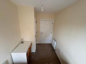 Cosy Room with Shared Bathroom