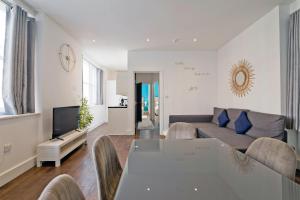 Imperial Middlesex Street Apartments