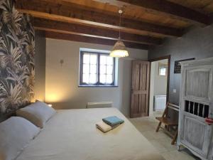 Gîte Authentique Calme avec Piscine et Jardin Privé - FR-1-616-474