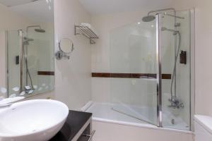 Double or Twin Room with Extra Bed room in Hotel Suizo
