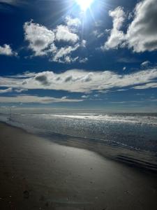 Marejada pleno centro, a una cuadra del mar