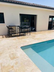 Maisons de vacances Maison moderne avec Piscine : photos des chambres