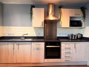 Modern Central Quayside Two Bedroom Apartment Sleeps 4 Parking