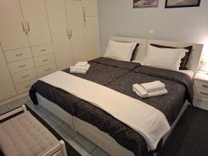 Απέριττον 2 (Aperitton 2)