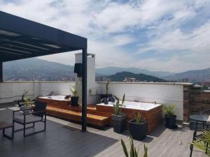 Laureles penthouse, jacuzzi-rooftop fun in the sun