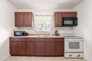 Beautiful home in West Palm - 5 min to Airport