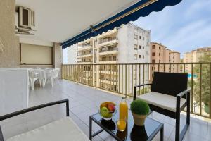 Cozy Flat with Wifi and Pool 5 min to beach