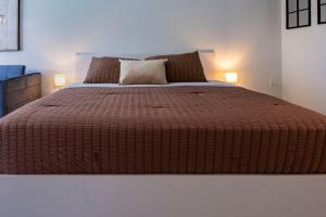 Sleek and Luxury Studio near Parks with Free Parking