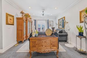 5min Walk from Love Beach A Spacious Home in Nassau